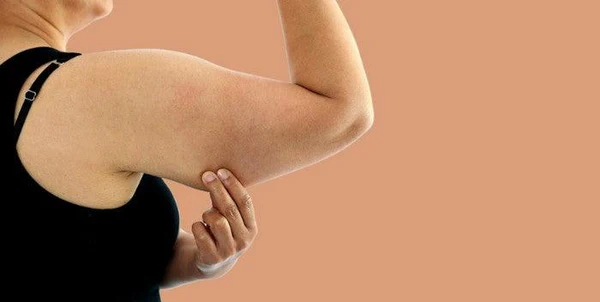 Toning Bingo Wings: Your Ultimate Guide to Sculpting Sleek Arms at the Gym 1 Woman doing push-ups for arm strength Rhyl